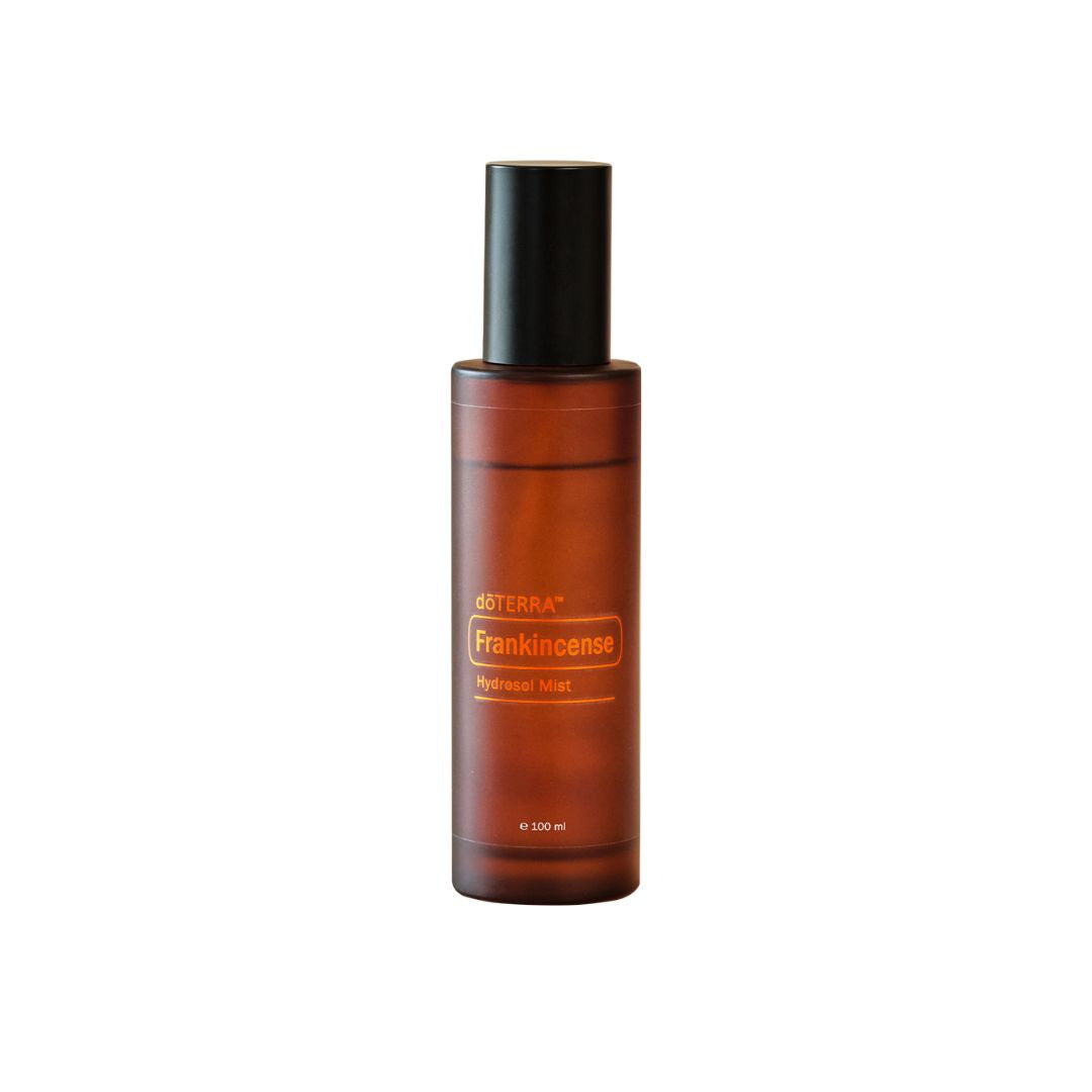 Frasco de Hidrossol da doTERRA em fundo branco