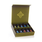Kit Família da doTERRA com 10 óleos essenciais em frascos de 5 ml sobre fundo branco